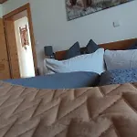 Apartment Haus Schatzl Apartments Mit Gartenanteil Und Bademoeglichkeit Im Fluss
