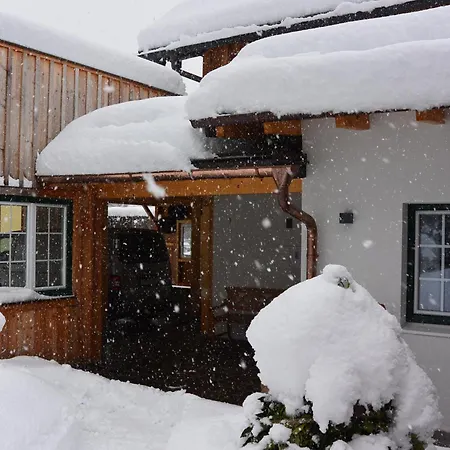 Haus Schatzl Mit Gartenanteil Und Bademöglichkeit Im Fluss Bad Aussee