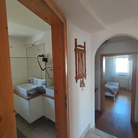 Haus Schatzl Mit Gartenanteil Und Bademoeglichkeit Im Fluss Lejlighed Bad Aussee