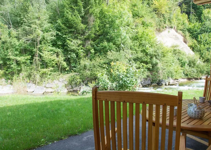 Haus Schatzl Mit Gartenanteil Und Bademöglichkeit Im Fluss *