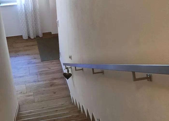 Haus Schatzl Mit Gartenanteil Und Bademöglichkeit Im Fluss