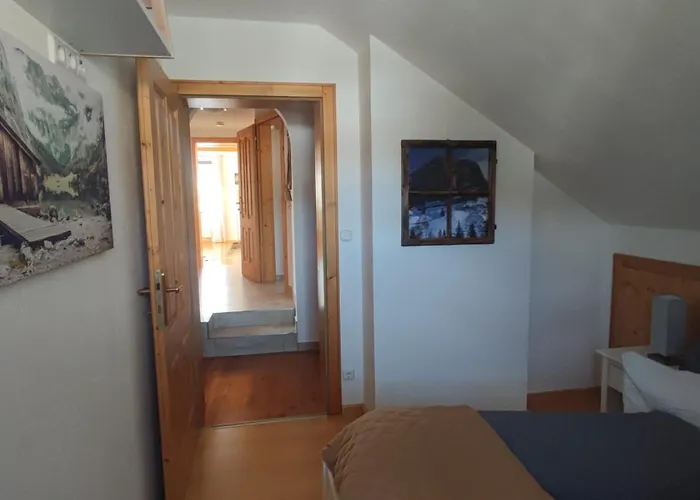 Haus Schatzl Mit Gartenanteil Und Bademöglichkeit Im Fluss